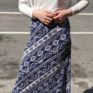 long calf length skirt white and navy blue pattern